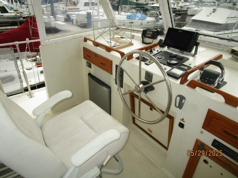 36' Kadey-Krogen flybridge helm2