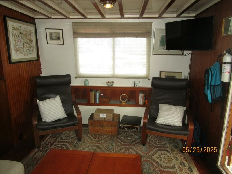 36' Kadey-Krogen salon starboard