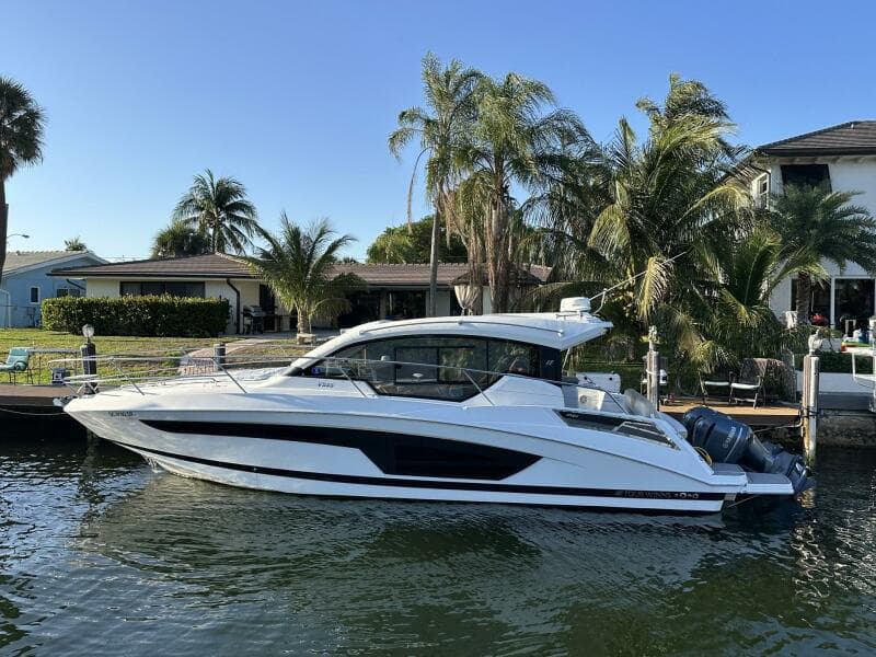 2020 Four Winns Vista 355 Coupe