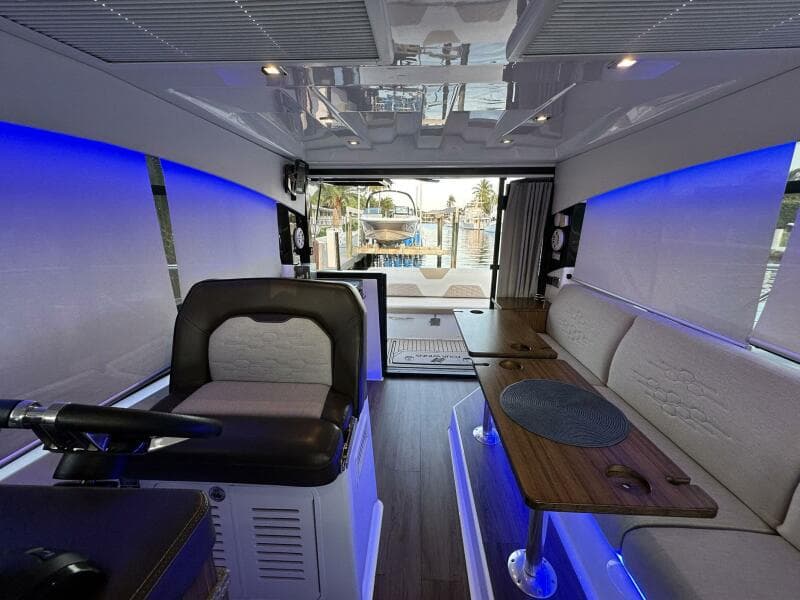2020 Four Winns Vista 355 Coupe