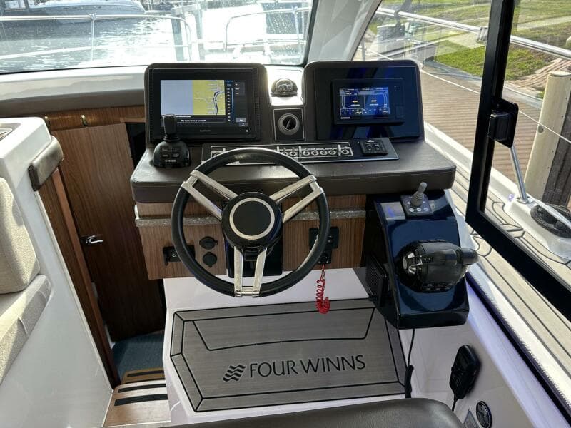 2020 Four Winns Vista 355 Coupe