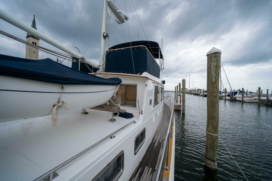 2001 Grand Banks 42 Classic