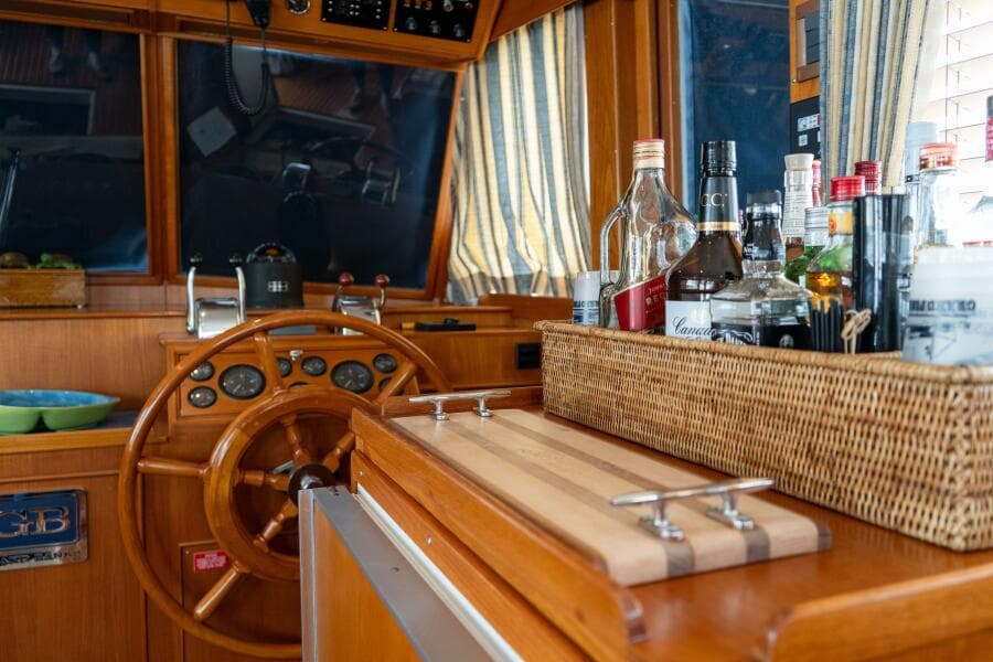 2001 Grand Banks 42 Classic