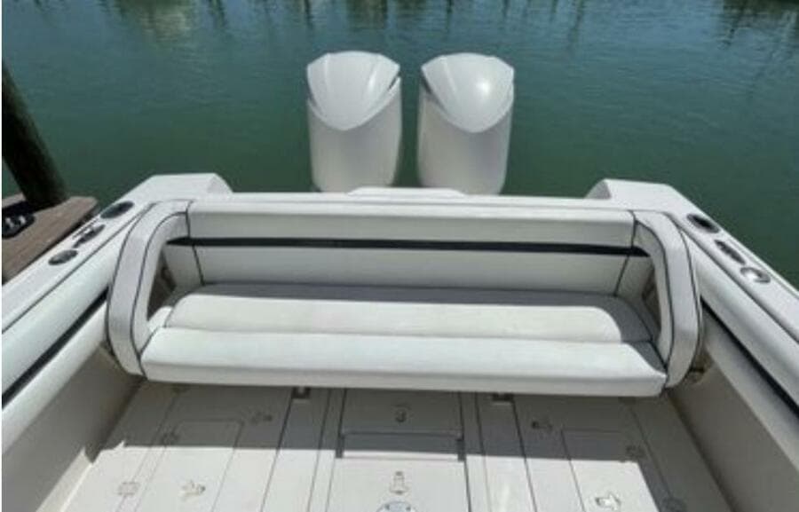 2008 Intrepid 323 Cuddy