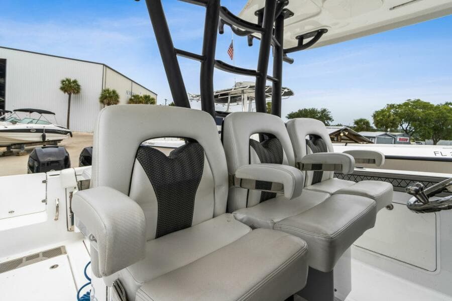 2023 Wellcraft 352 Fisherman Center Console