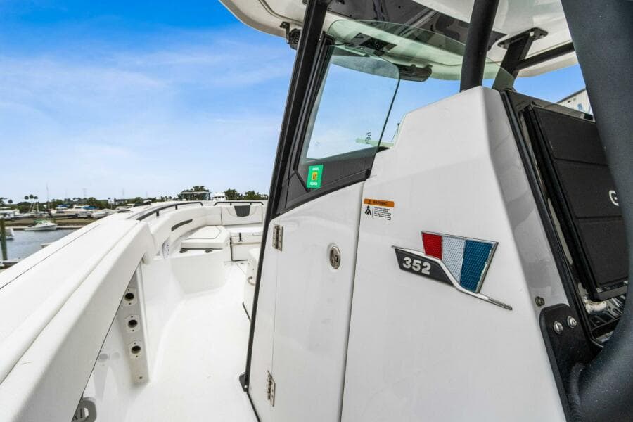 2023 Wellcraft 352 Fisherman Center Console