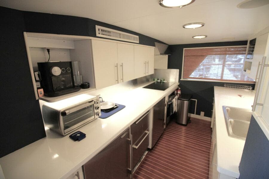 1979 Burger Raised Pilothouse