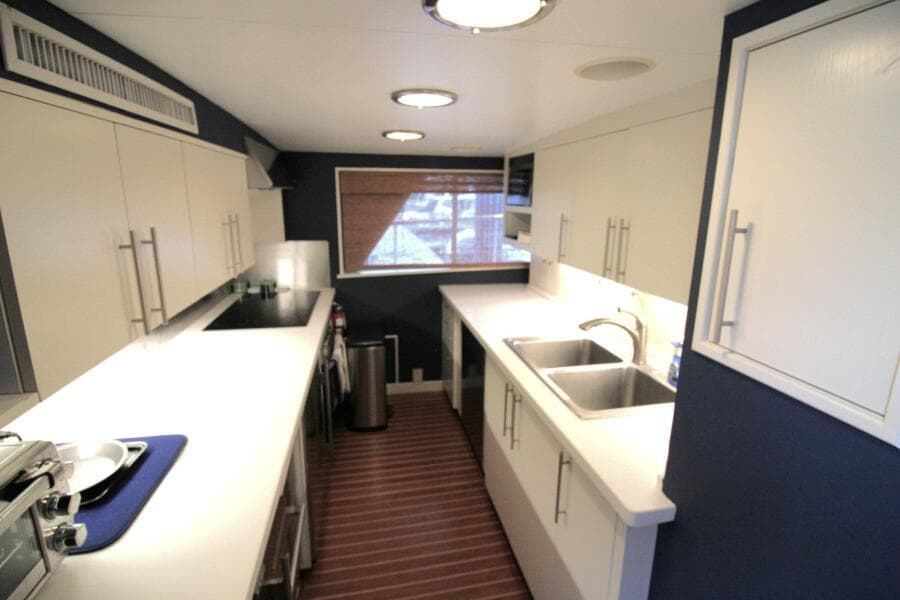 1979 Burger Raised Pilothouse