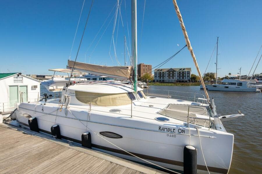 2013-fountaine-pajot-lipari-41-sail-9392749-20240517061157877-1_XLARGE.jpg