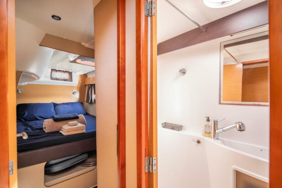 2013-fountaine-pajot-lipari-41-sail-9392749-20240517061555530-1_XLARGE.jpg