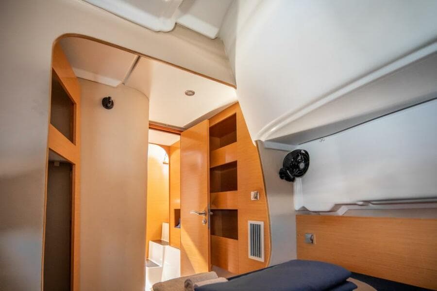 2013-fountaine-pajot-lipari-41-sail-9392749-20240517061653921-1_XLARGE.jpg