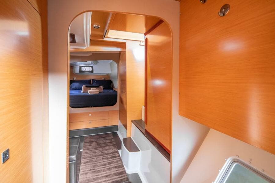 2013-fountaine-pajot-lipari-41-sail-9392749-20240517061444473-1_XLARGE.jpg