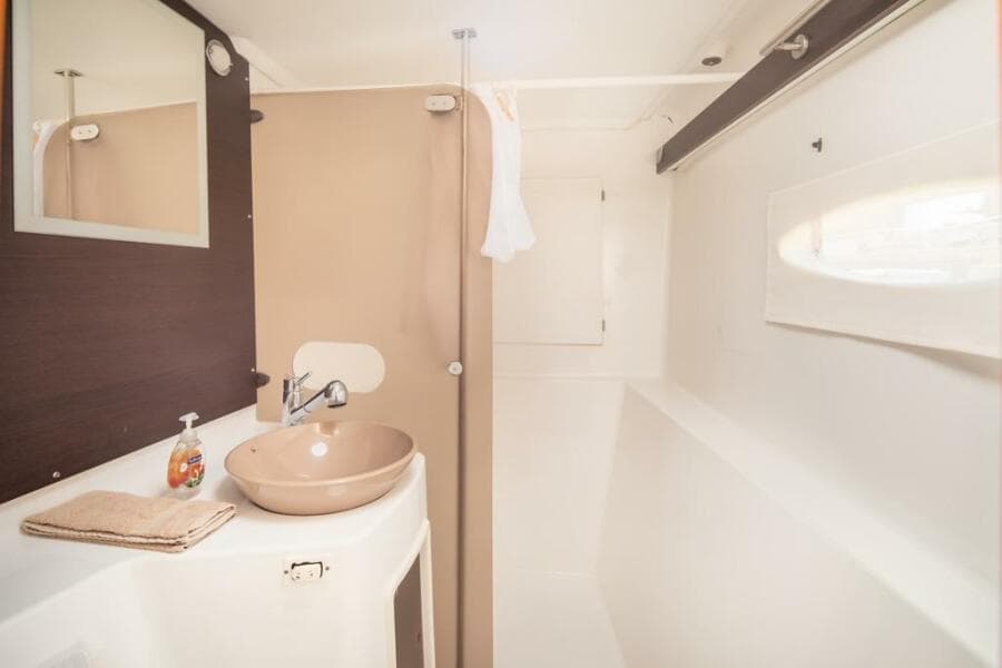2013-fountaine-pajot-lipari-41-sail-9392749-20240517061429187-1_XLARGE.jpg