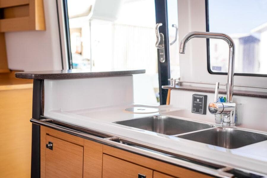 2013-fountaine-pajot-lipari-41-sail-9392749-20240517061402726-1_XLARGE.jpg
