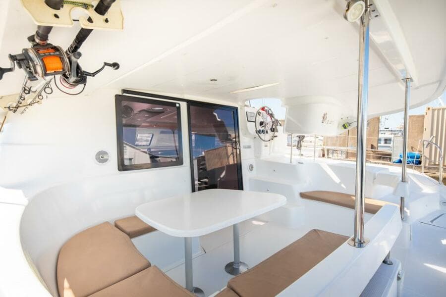2013-fountaine-pajot-lipari-41-sail-9392749-20240517061317797-1_XLARGE.jpg