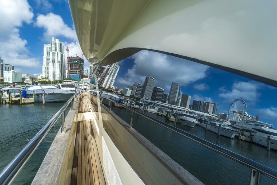 2008 Azimut 75