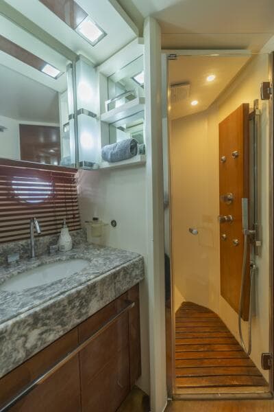 2008 Azimut 75