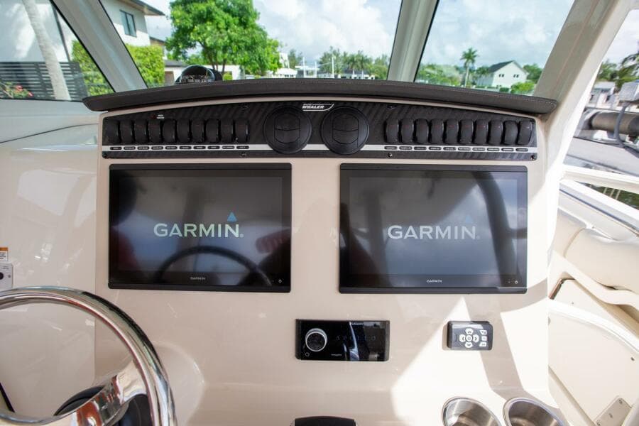 2023 Boston Whaler 380 Outrage