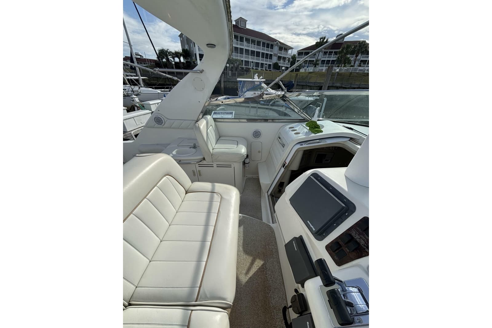 1997 Sea Ray 370 Sundancer