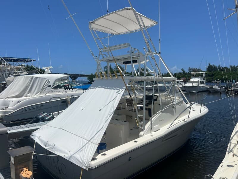 1997 Pursuit 3000 Offshore Express