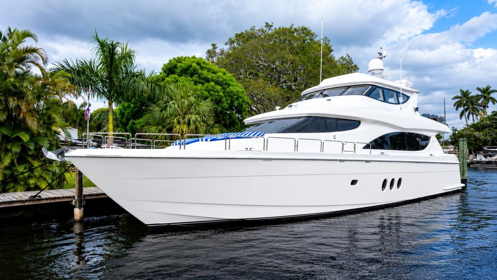 2007 Hatteras Enclosed Bridge MY
