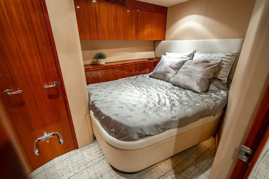 2007 Hatteras Enclosed Bridge MY