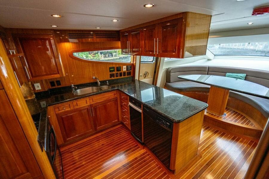 2007 Hatteras Enclosed Bridge MY