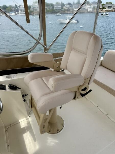 Flybridge   Helm Seat