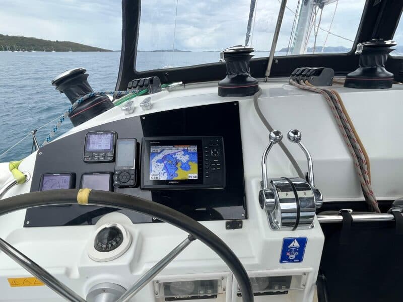2012-lagoon-400-sail-9767240-20250422103405450-1_XLARGE.jpg