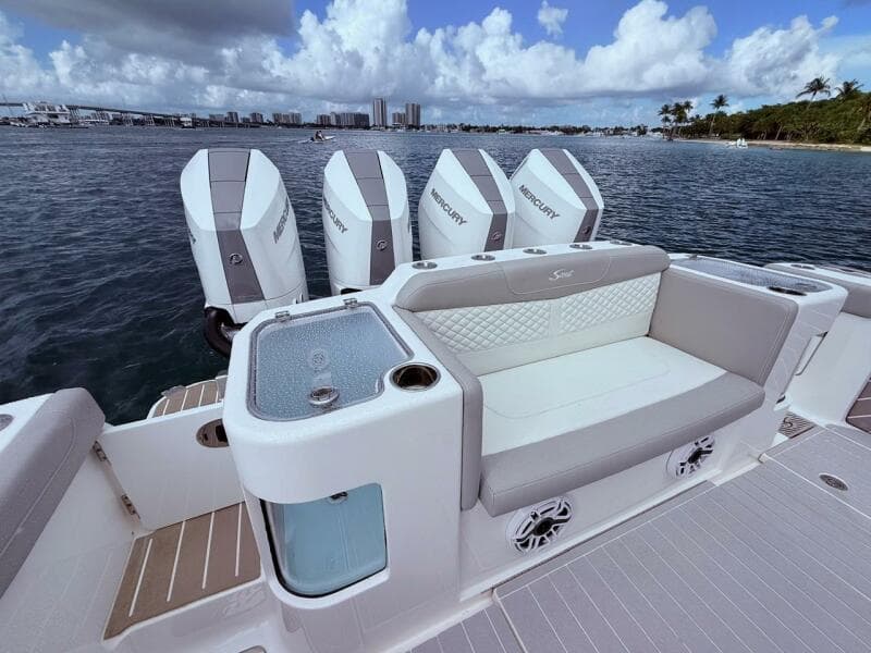 2006 Carver 43 Motor Yacht