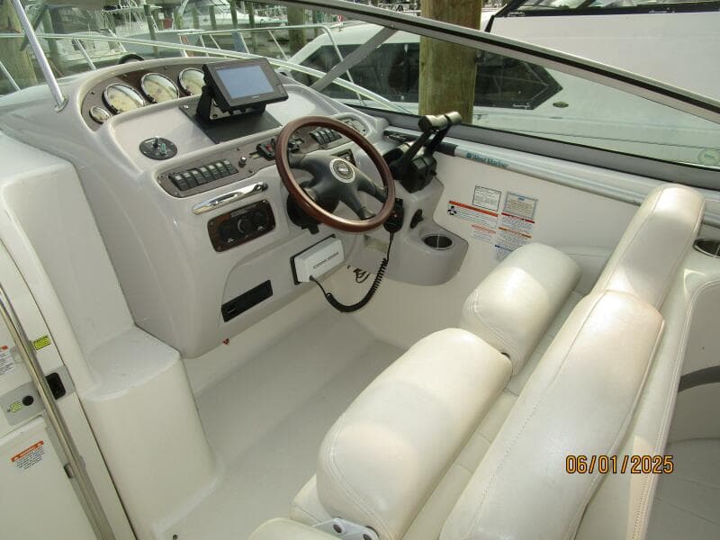 29' Chaparral helm1