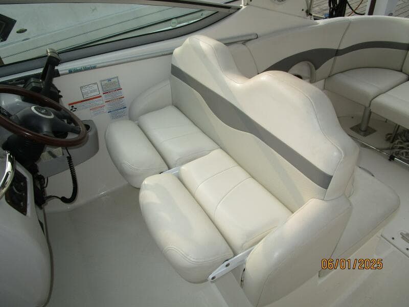 29' Chaparral helmseat1