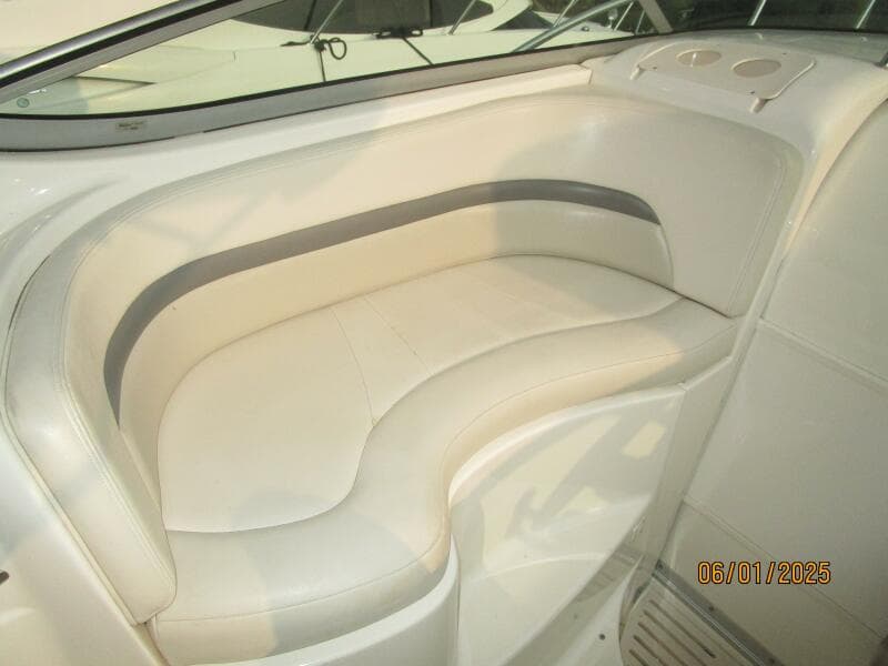29' Chaparral upper deck port seating