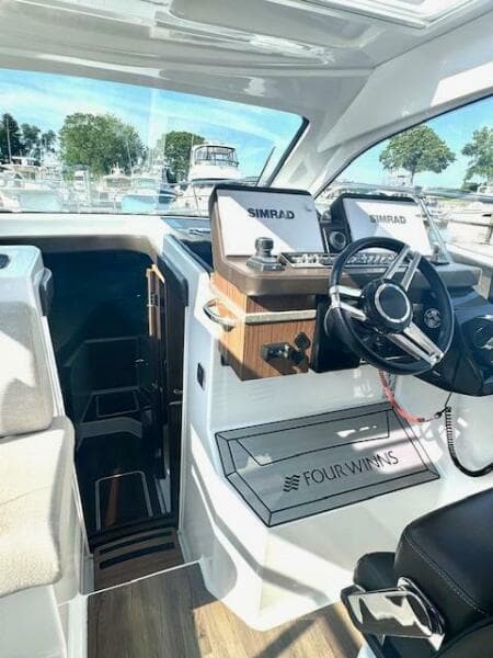 2020 Four Winns Vista 355 Coupe OB