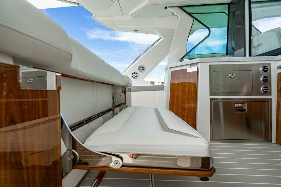 2025 Tiara Yachts 48 LS