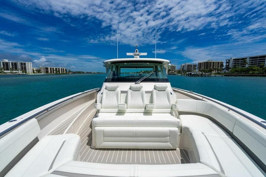 2025 Tiara Yachts 48 LS