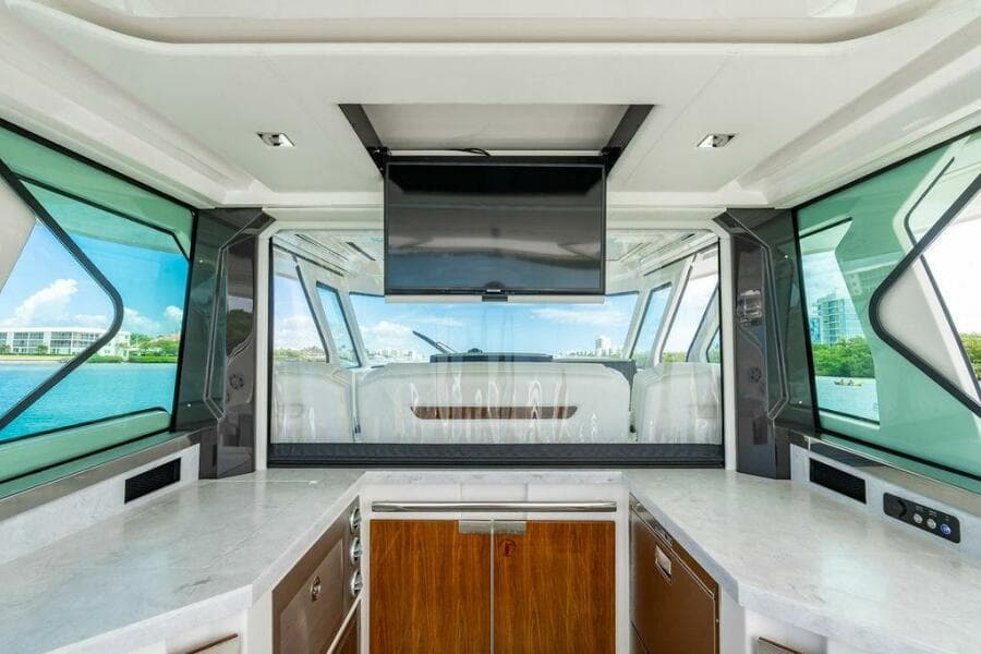 2025 Tiara Yachts 48 LS