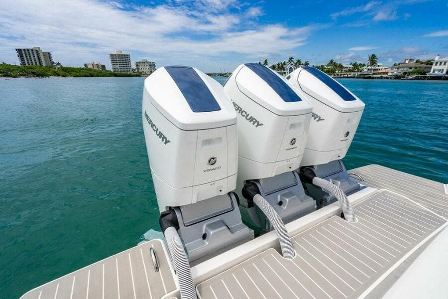 2025 Tiara Yachts 48 LS