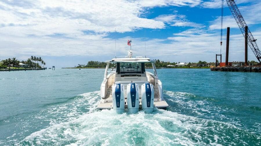 2025 Tiara Yachts 48 LS