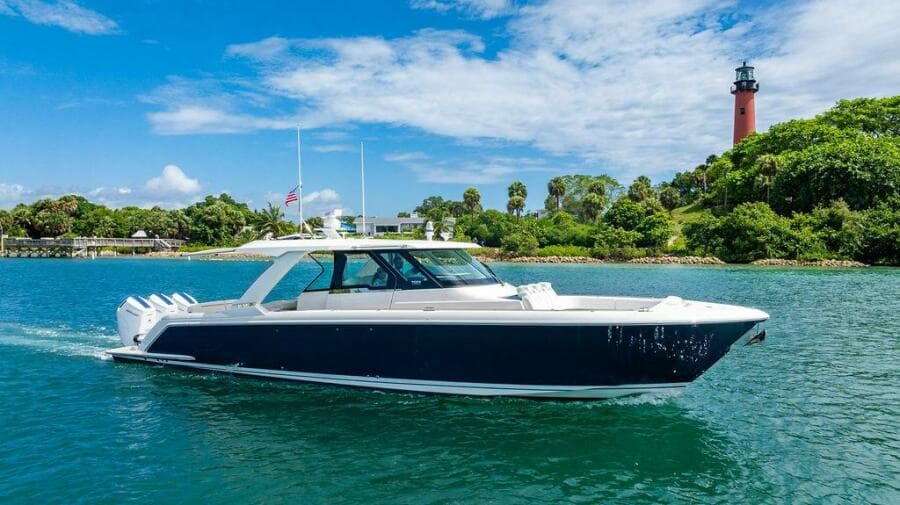 2025 Tiara Yachts 48 LS