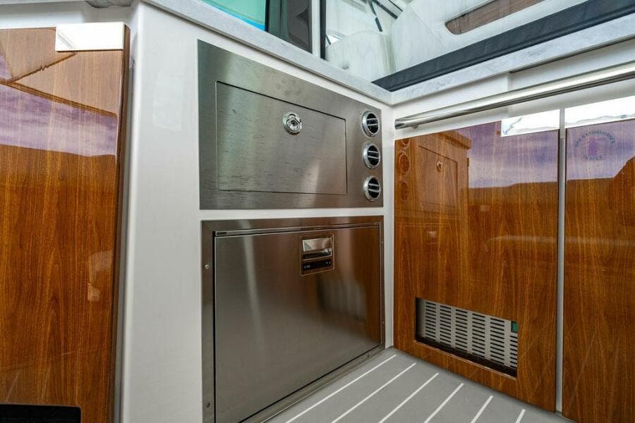 2025 Tiara Yachts 48 LS