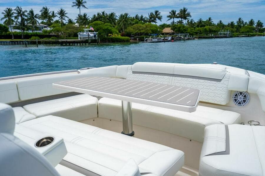 2025 Tiara Yachts 48 LS