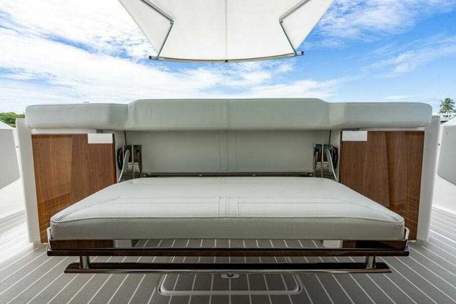 2025 Tiara Yachts 48 LS