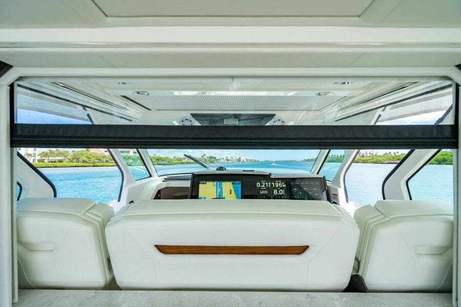 2025 Tiara Yachts 48 LS