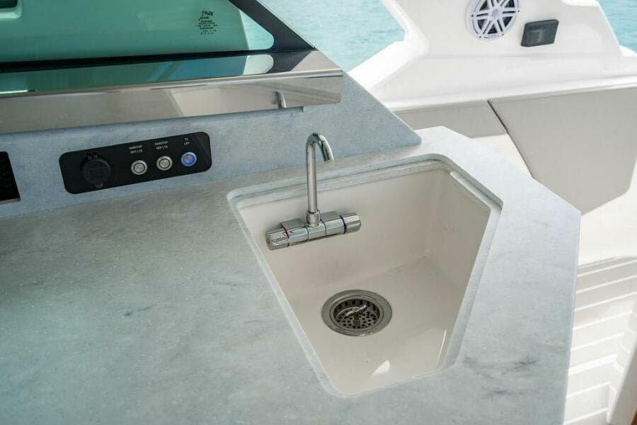 2025 Tiara Yachts 48 LS