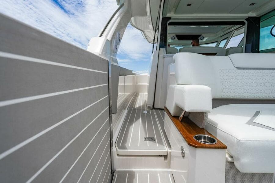 2025 Tiara Yachts 48 LS