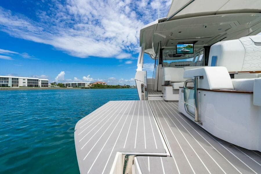 2025 Tiara Yachts 48 LS