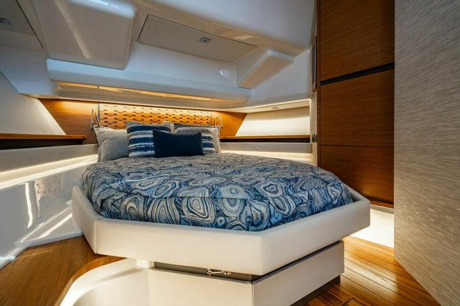 2025 Tiara Yachts 48 LS