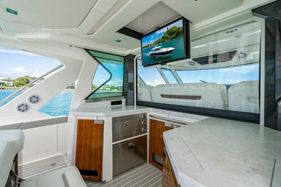 2025 Tiara Yachts 48 LS