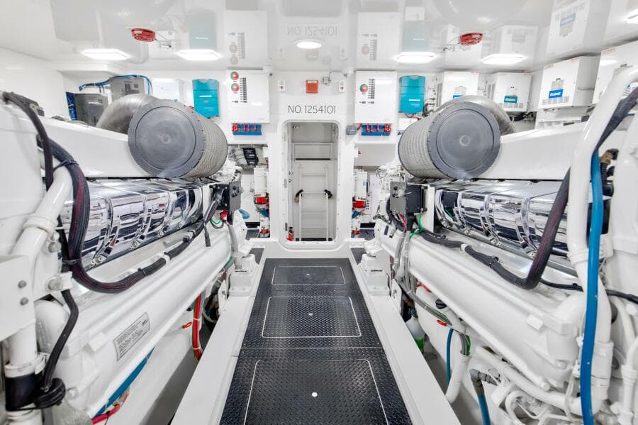 2010 Viking 82 Convertible